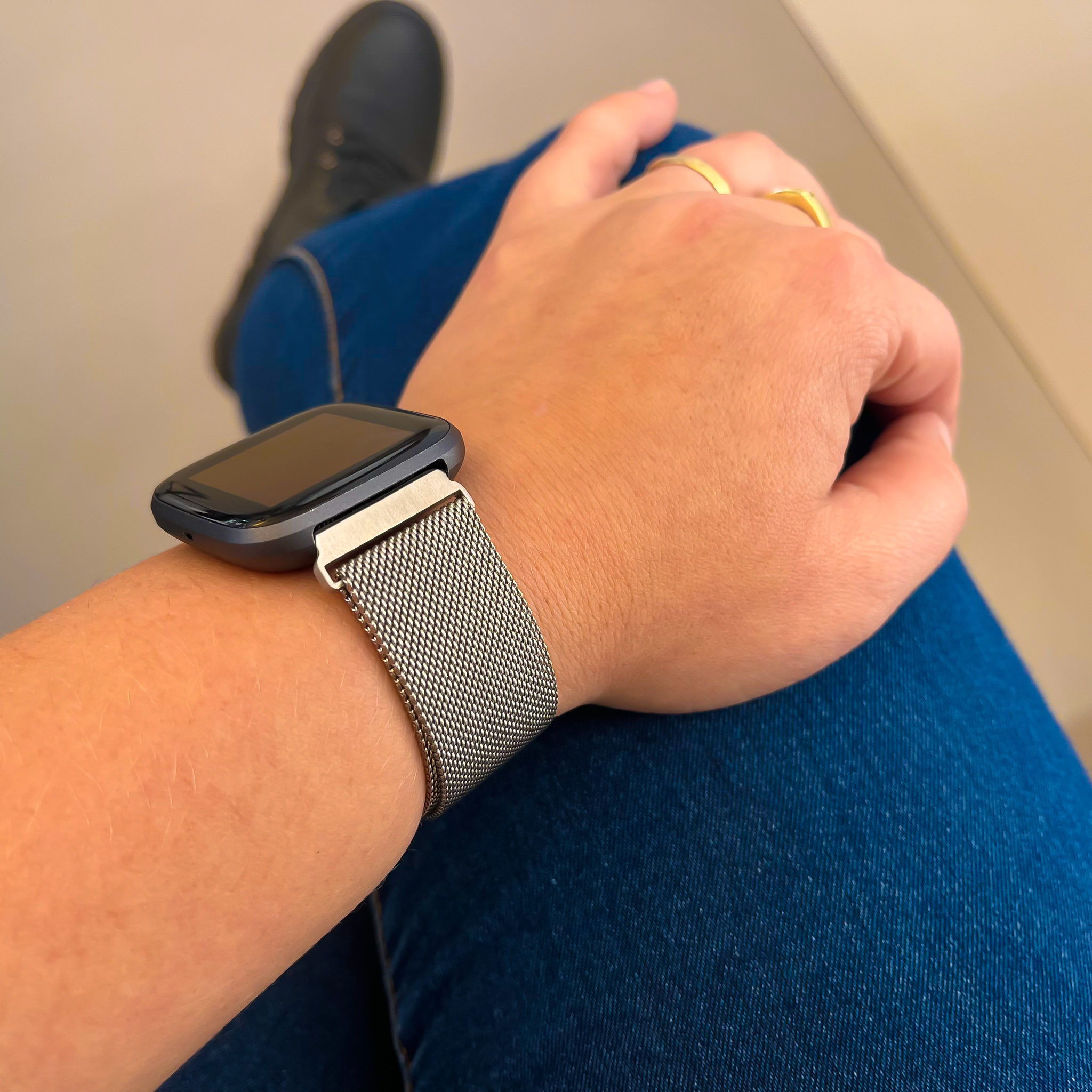 Correa Milanese loop para el Fitbit Versa - plata