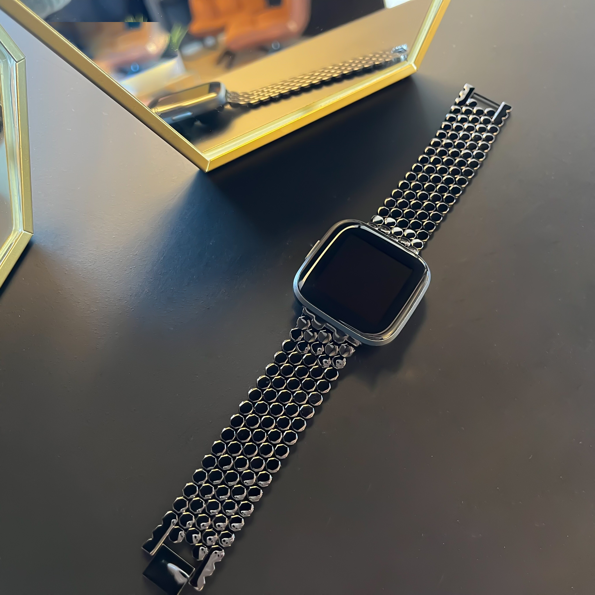 Correa de eslabones de acero para peces para el Fitbit Versa - negra
