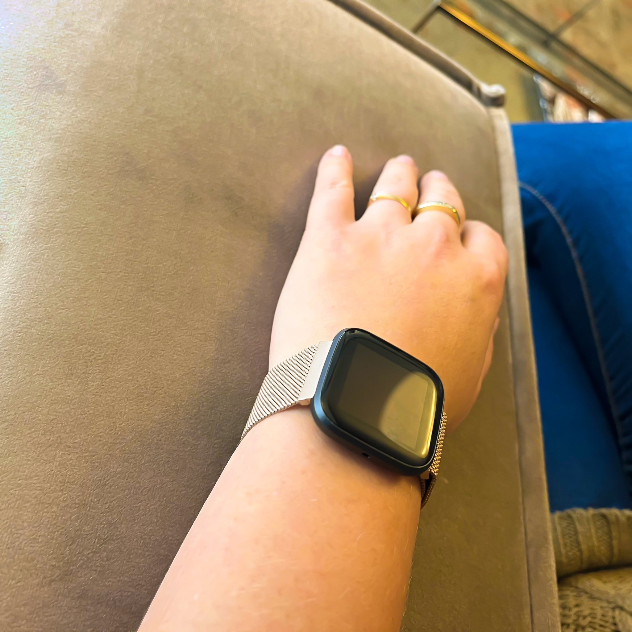 Correa Milanese loop para el Fitbit Versa - champán