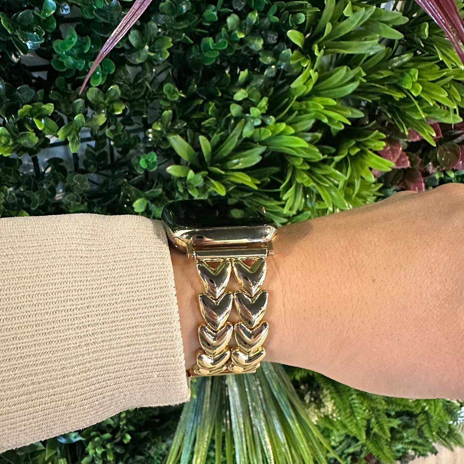 Correa de eslabones de acero con forma de corazón para Apple Watch - dorado