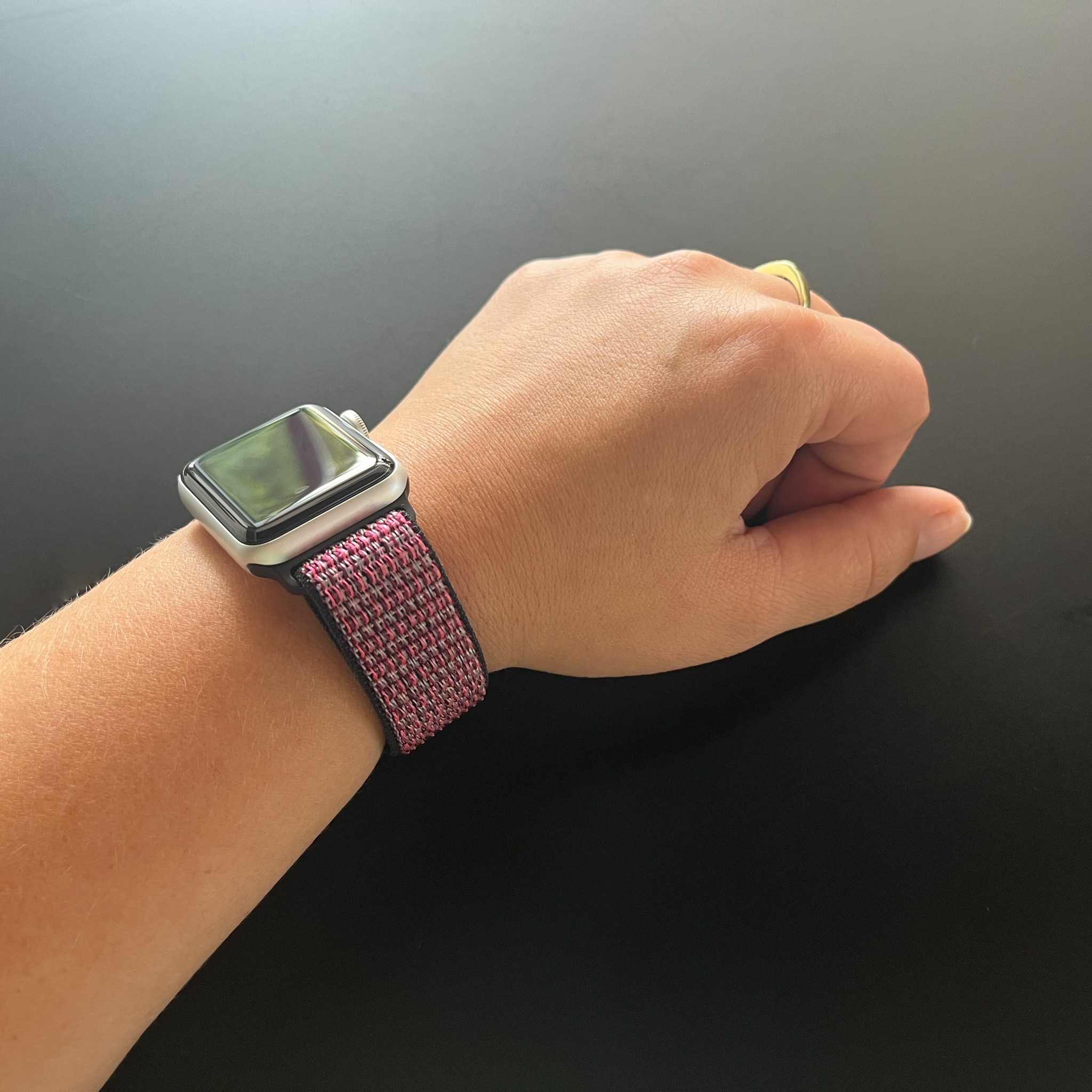 Correa loop deportiva de nailon para el Apple Watch - rosa explosión baya real