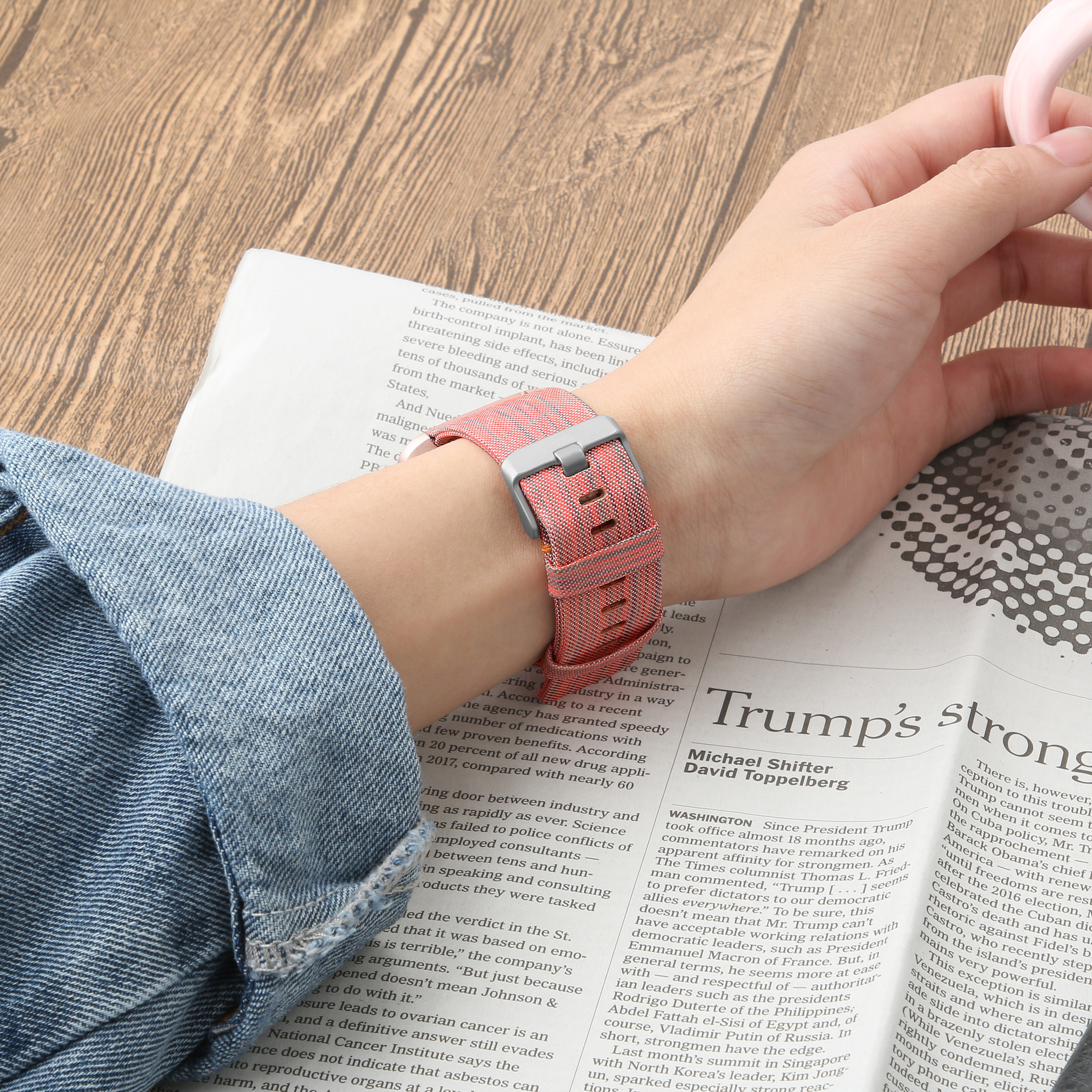 Correa de nailon con hebilla para el Fitbit Versa - naranja a rayas