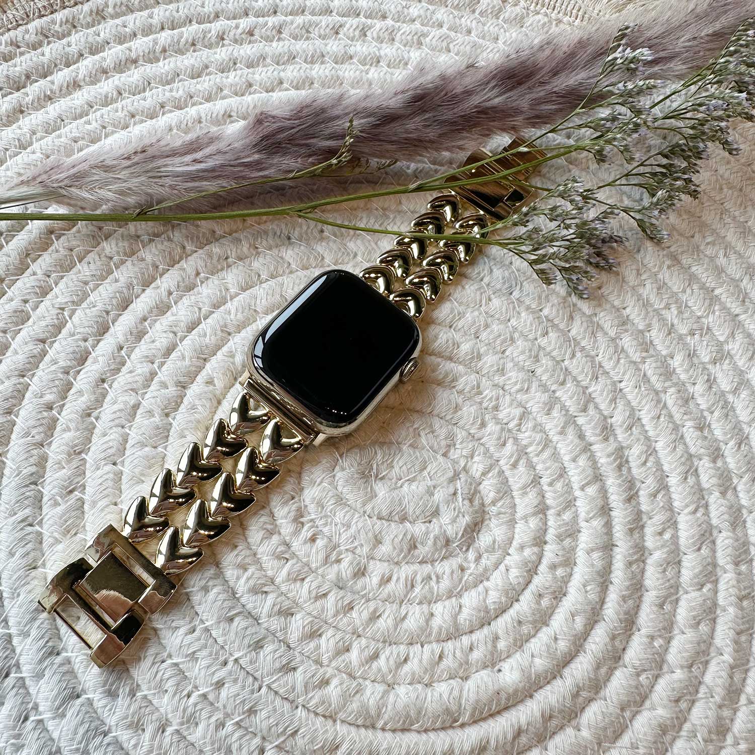 Correa de eslabones de acero con forma de corazón para Apple Watch - dorado