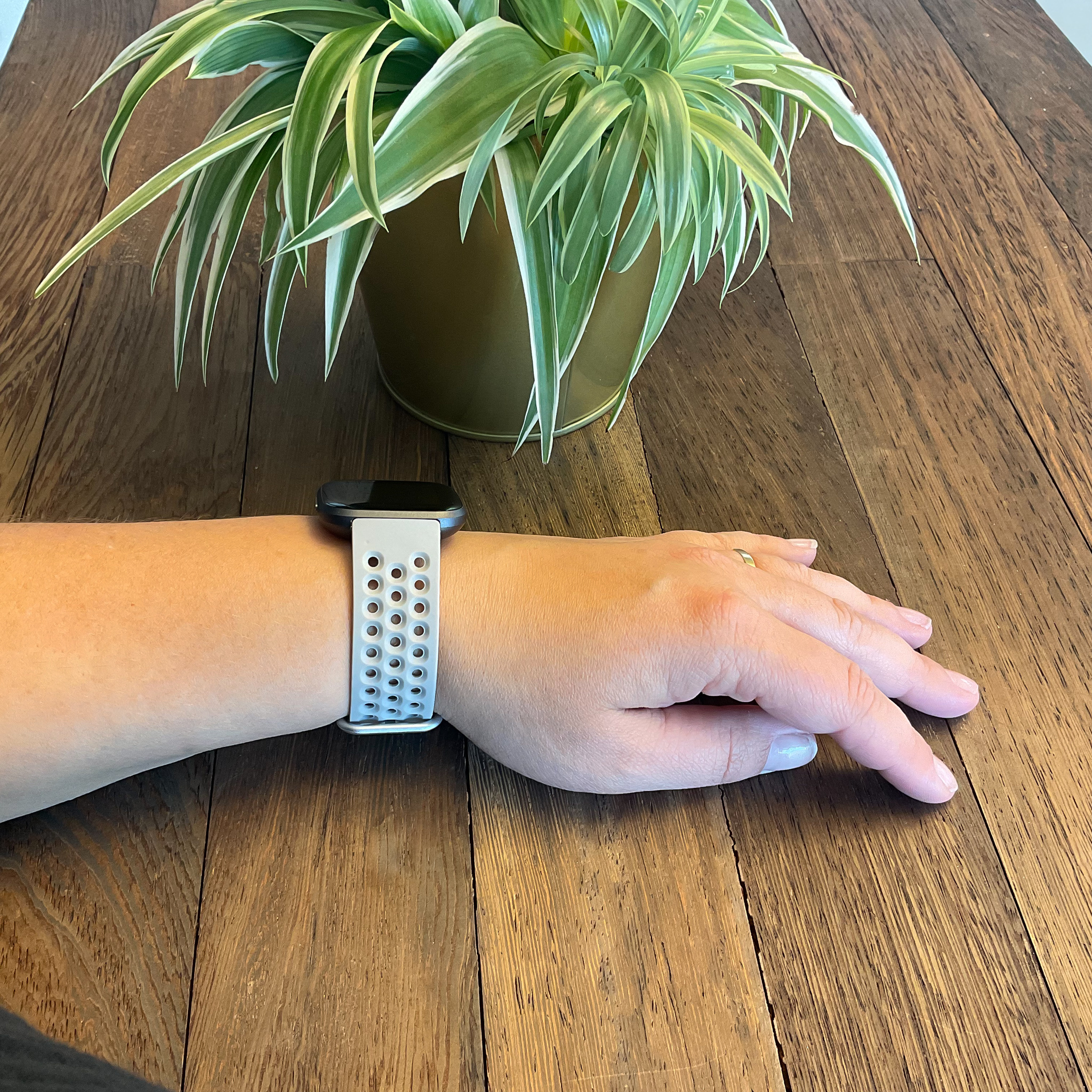 Correa deportiva point para el Fitbit Versa - gris